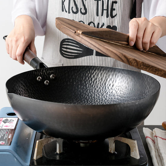 🍳 Handmade Iron Wok with Wooden Handle